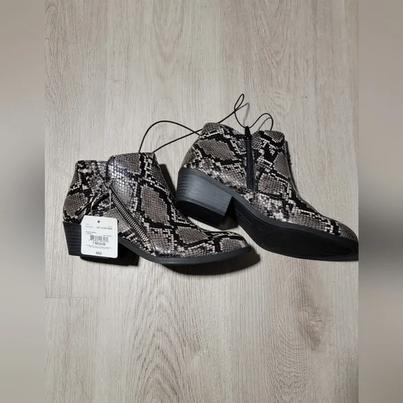 Arizona | Women's Snakesprint Low Boots - Picture 2 of 7